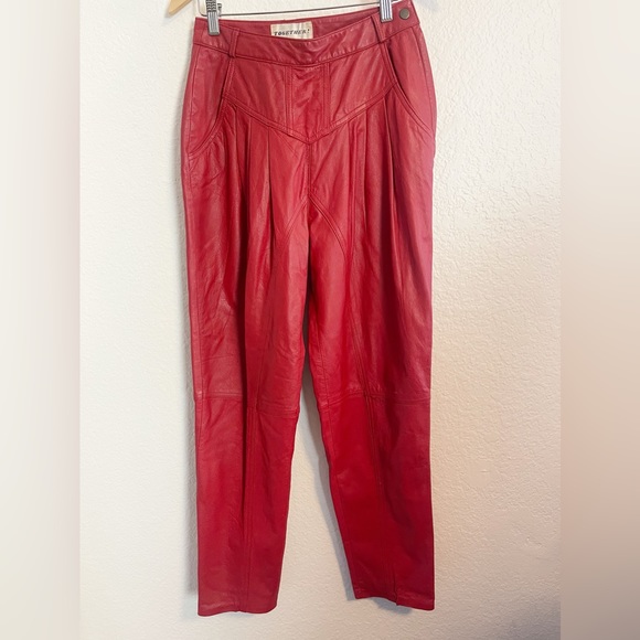 Women’s Vintage red leather pants in Great Condition size 8 but more like size 2 - Picture 2 of 4
